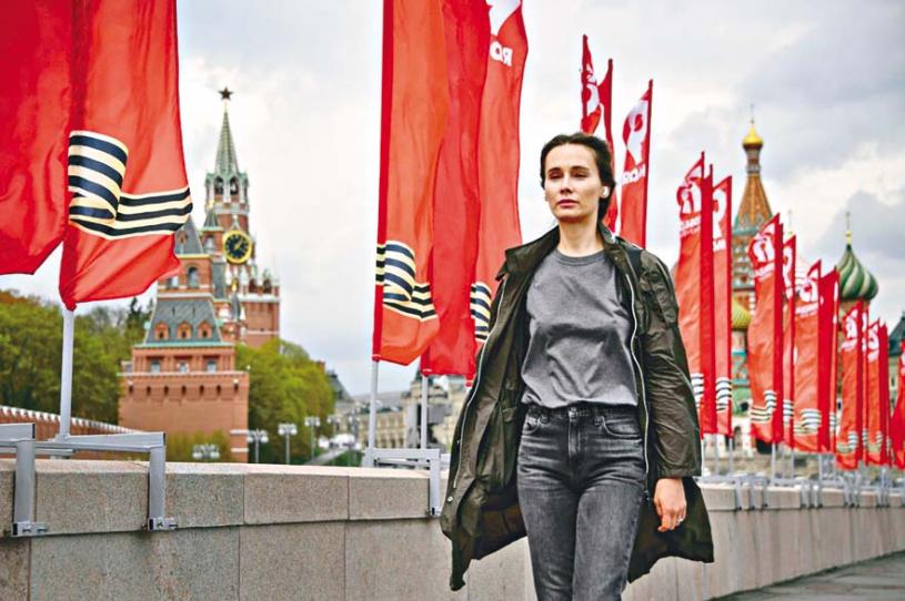 莫斯科市中心掛起慶祝勝利日的紅色旗幟。 法新社
