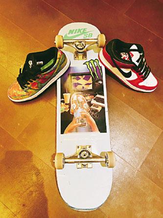 王一博曬出新的滑板與鞋。 網上圖片
