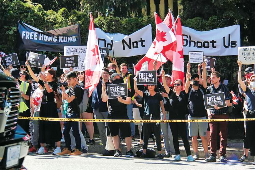 ■一在加拿大，不少支持香港抗爭運動的人士，多次舉行集會以示聲援。星報資料圖片 
