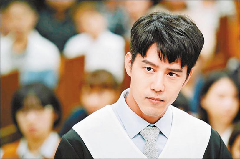 胡宇威在新戲《王牌辯護人》中飾演口才頗佳、戰無不勝的大律師。網上圖片
