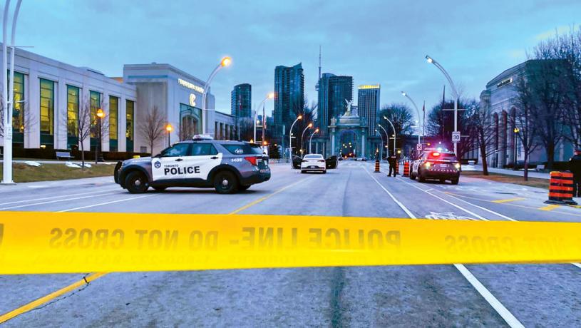 ■多市警方封锁国家展览馆附近道路调查枪击案。CityNews截图