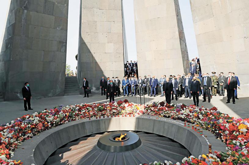 亚美尼亚24日举行仪式，纪念大屠杀106周年。美联社