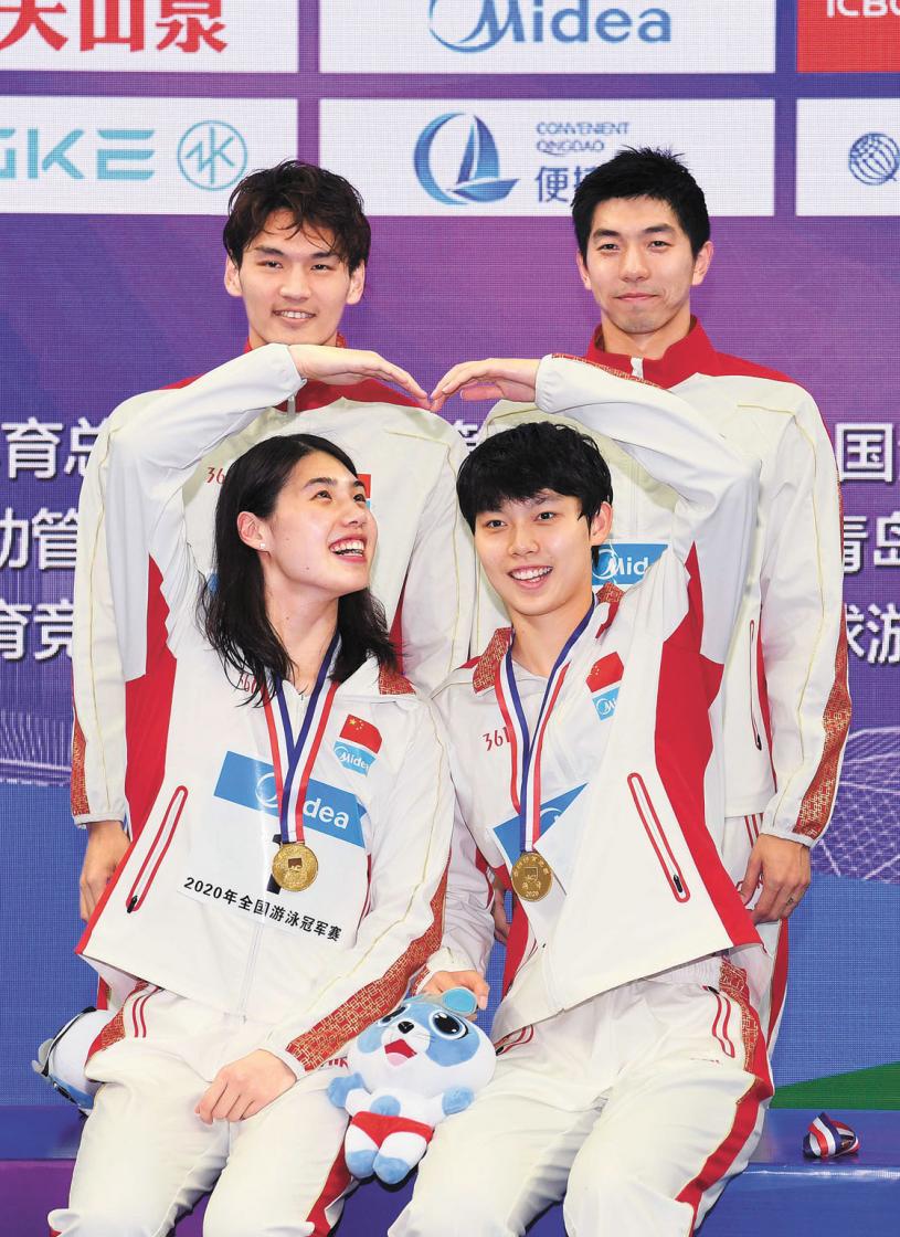 ■徐嘉余（上左）、閆子貝（上右）、張雨霏（下左）和楊浚瑄組成的男女4×100米混合泳接力，實力強勁。新華社