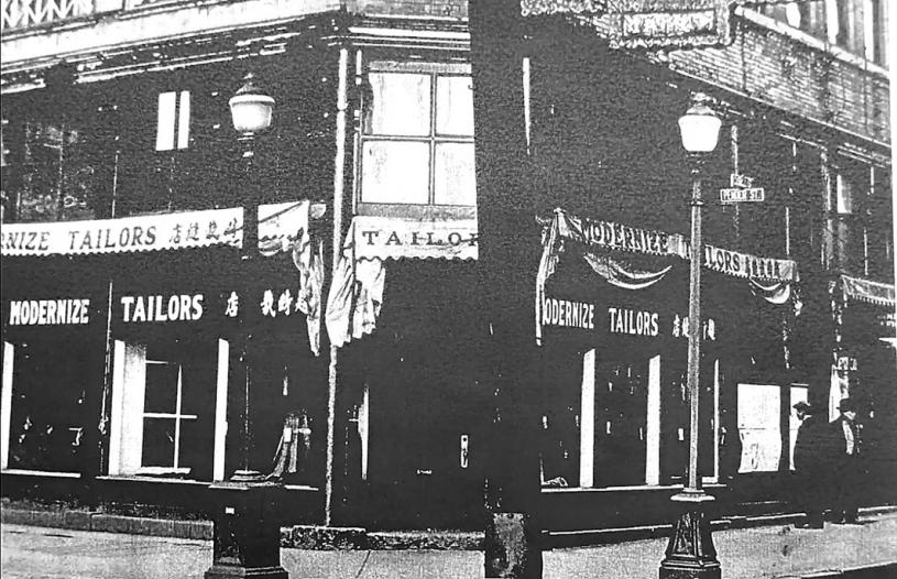 1960年代，趋时裁缝店搬回片打街5号原址。             