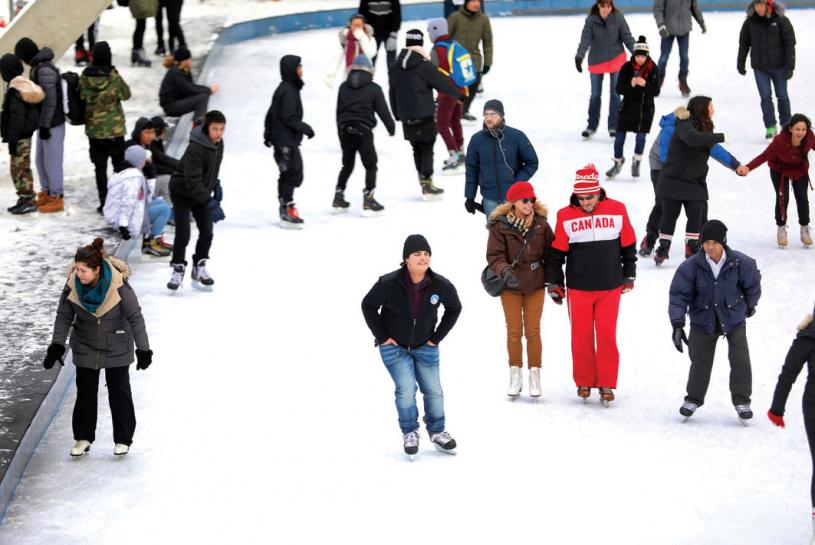 ■莊德利表示，多市將有超過50個戶外滑冰場在整個冬天開放。  星報資料圖片
