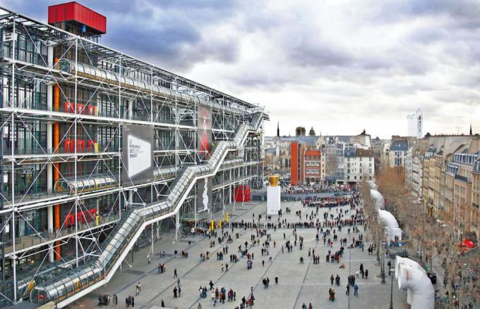 羅傑斯與意大利建築師皮亞諾共同設計的巴黎龐比度中心。