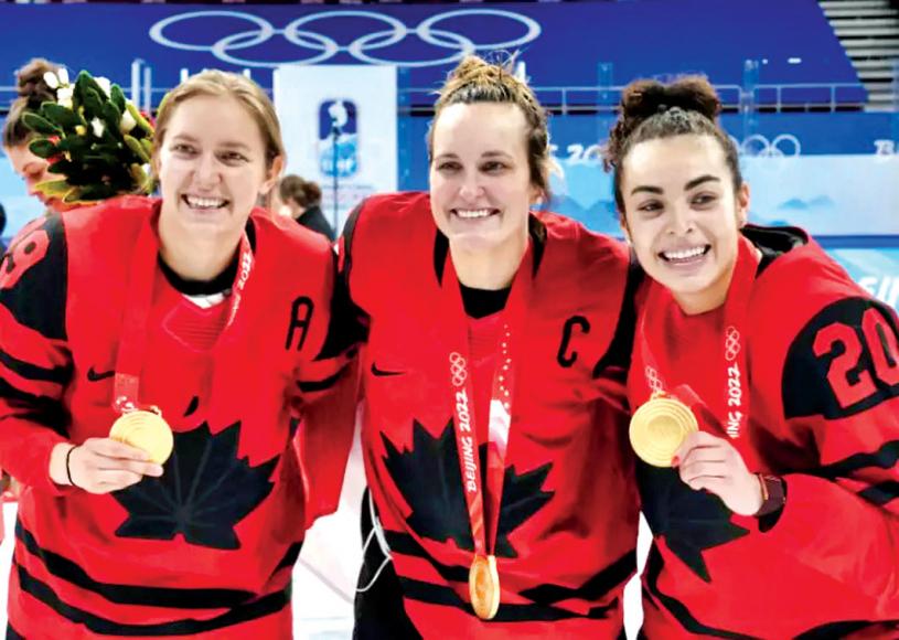 ■女子冰球隊勇奪金牌。加通社