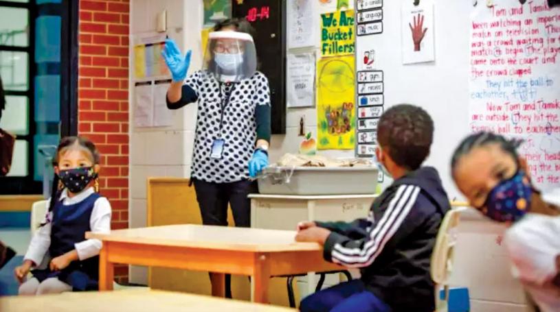 ■有多个教育局表示，学校继续实行一段强制戴口罩令是明智之举。资料图片