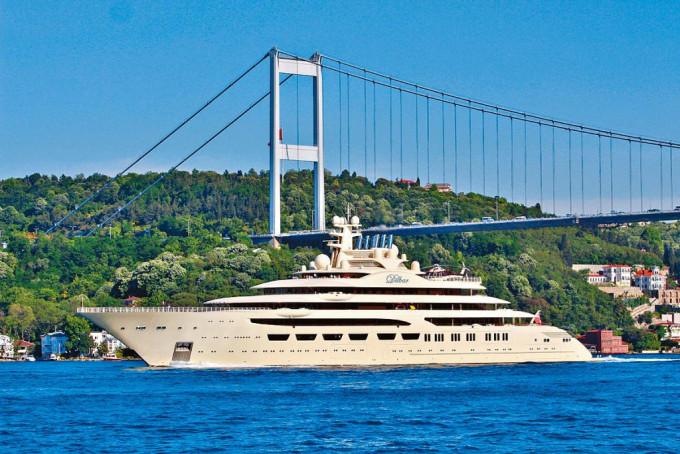 俄億萬富豪奧斯曼諾夫的豪華遊艇Dilbar。　