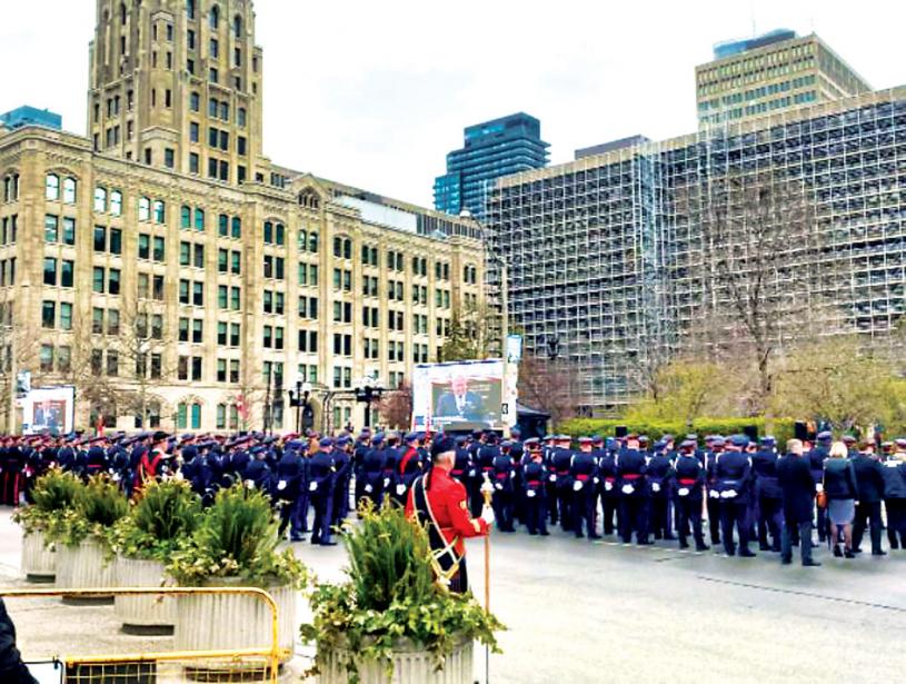 ■一千多個警察參加儀式。CBC