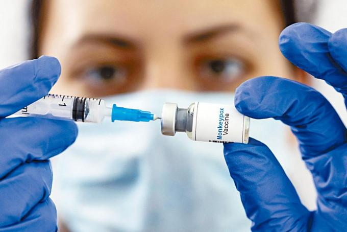 “猴痘疫苗”药瓶和注射器示意图。 