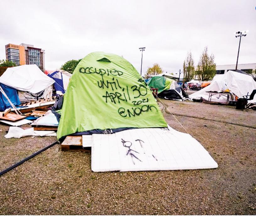 ■无家可归问题是不少省民在今年市选的头号关注问题。图为于去年4月在温哥华的士达孔拿公园帐篷营。加通社资料图片