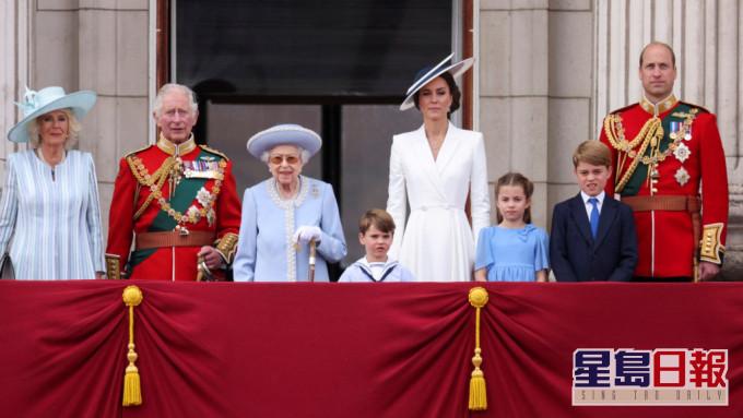 皇室顾问建议9岁乔治王子出席国葬 以稳民心