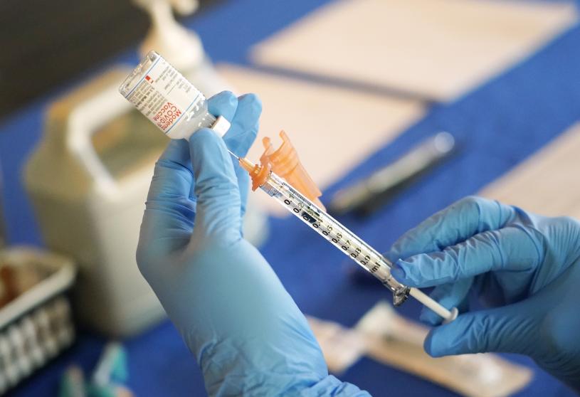 针对奥密克戎变体的莫德纳新疫苗获加国批准