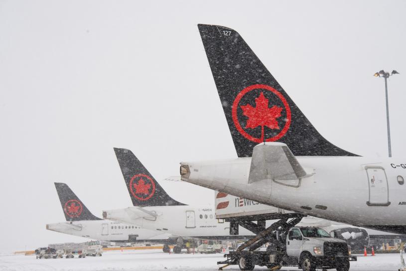 YVR因大雪周二發生大量航班取消。加航推特