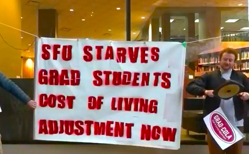 學生在SFU溫哥華市中心校區示威。CTV視頻截圖