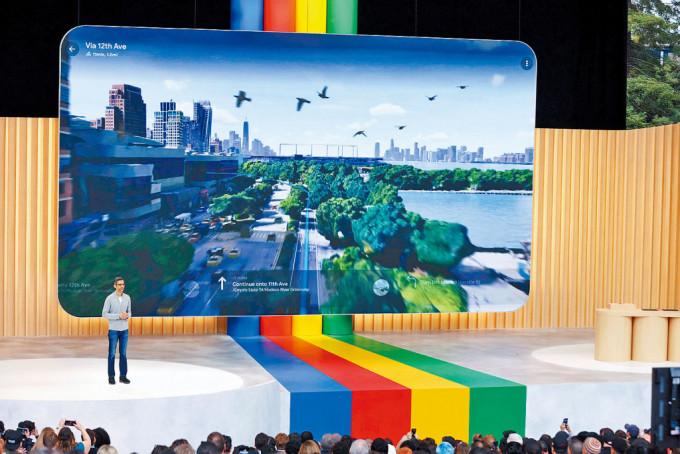 Google行政总裁皮查伊介绍Google地图加入AI功能，提供沉浸式路线图。
