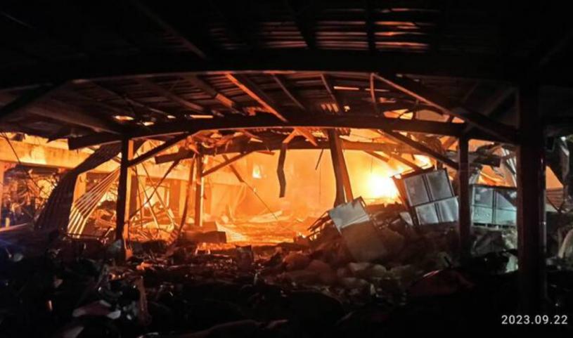【更新】台灣屏東工廠大火至少4消防員殉職6人失蹤過百受傷    現場物料「水一射就爆炸」