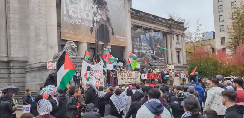 数百名亲巴勒斯坦支持者聚集温哥华市中心。推特