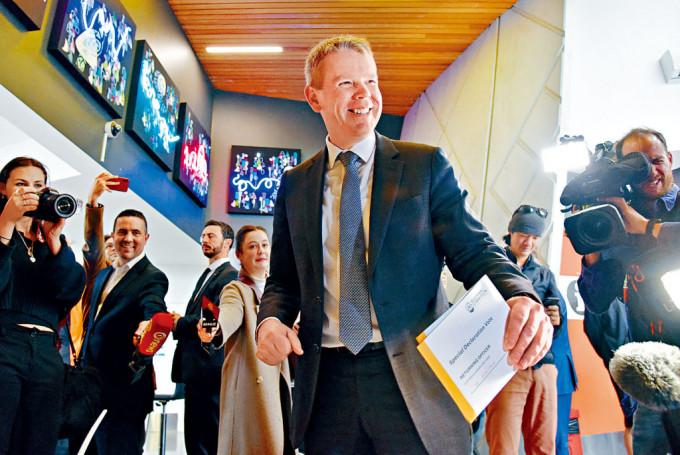 新西蘭總理希普金斯周四在奧克蘭票站提前投票。

