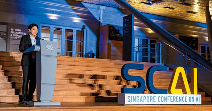 獅城副總理黃循財周一在新加坡AI會議上發言。