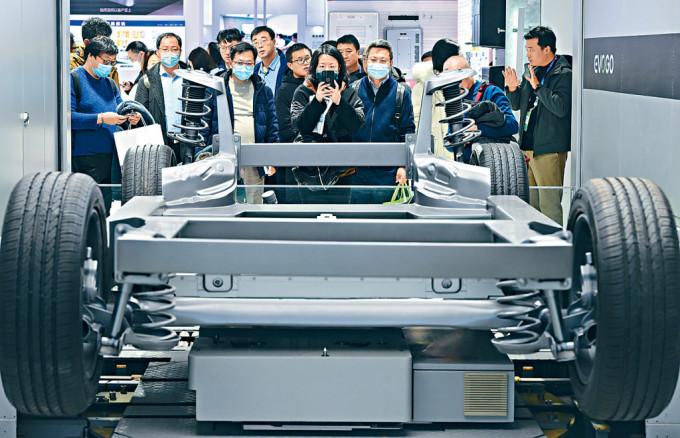 12月1日，中国供应链博览会展出宁德时代的智能换电系统。