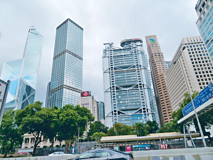 财政部据报会见本港银行家，与会者包括3间发钞银行。
