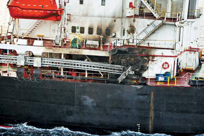 美國散裝貨船「Genco Picardy號」，周三在亞丁灣被胡塞武裝無人機的炸彈擊中。
