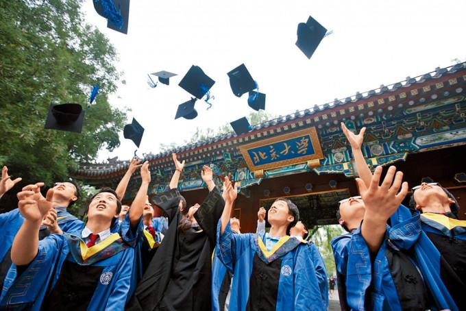 包括北京大学在内的多间大学不再为部分硕士生提供宿位。
