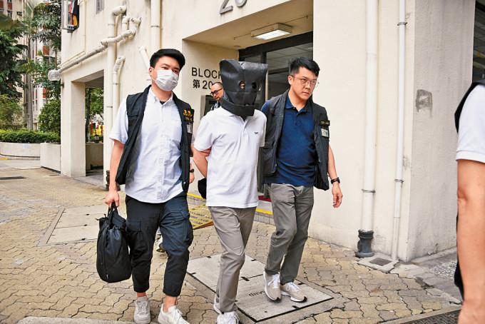 地盤總承建商「精進建築有限公司」的35歲時任項目經理簡浩楷，涉誤殺罪被捕。
