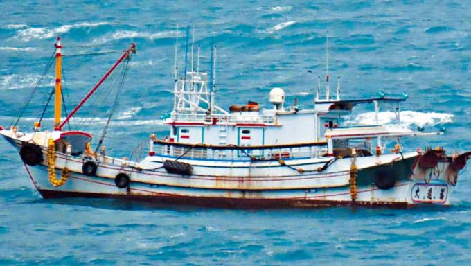 非法捕捞被扣查的台湾渔船。
