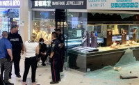太古广场万福珠宝店劫案 1人被捕4人在逃
