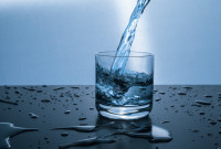 狂饮水仍口干要补充胶质 中医推介16种补水食物