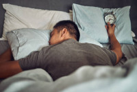 失眠｜常失眠戴1物有效延长睡眠 研究：可提升记忆力