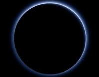 冥王星拥蓝天红水冰