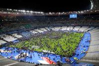 巴黎恐襲：球場恐襲5死　奧朗德撤走留下球迷