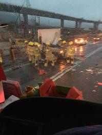 货车撞水马　粉岭公路出九龙交通严重挤塞