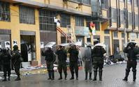 玻利維亞示威者衝擊政府大樓放火　6死30傷　　