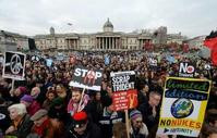 英国数千人游行反对政府保留核武
