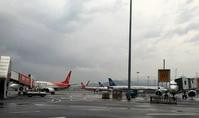 深圳暴雨持續　航班延遲預警升級為紅色