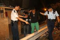 南亞匪街頭搶劫傷途人　警員兜截拘3男女