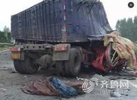 山东客车与货车相撞翻下路基　酿9死27伤