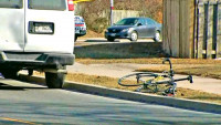 自行车撞货车 6旬骑士丧生