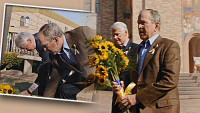 俄乌局势｜克林顿乔治布什亲赴芝加哥乌克兰教堂献花