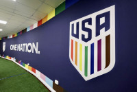 【卡塔尔世杯】美国在卡塔尔训练设施  彩虹主题装饰撑LGBTQ