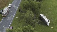 美国佛州农场工人巴士车祸酿8死40伤  皮卡车司机涉酒驾被捕