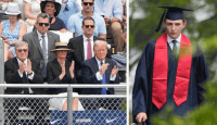 特朗普亮相幼子高中畢業禮 「兒子傻瓜」驕傲全寫在臉上
