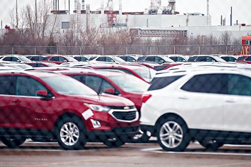 FILE PHOTO: The General Motors CAMI car assembly plant sits behind rows of new GMC Terrain and Chevrolet Equinox, in Ingersoll, Ontario, Canada, January 27, 2017.  REUTERS/Geoff Robins/File Photo