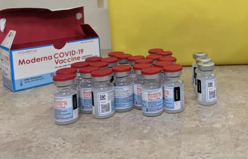 多伦多的药剂师马塞不得不扔掉330剂已过期的莫德纳疫苗。CBC