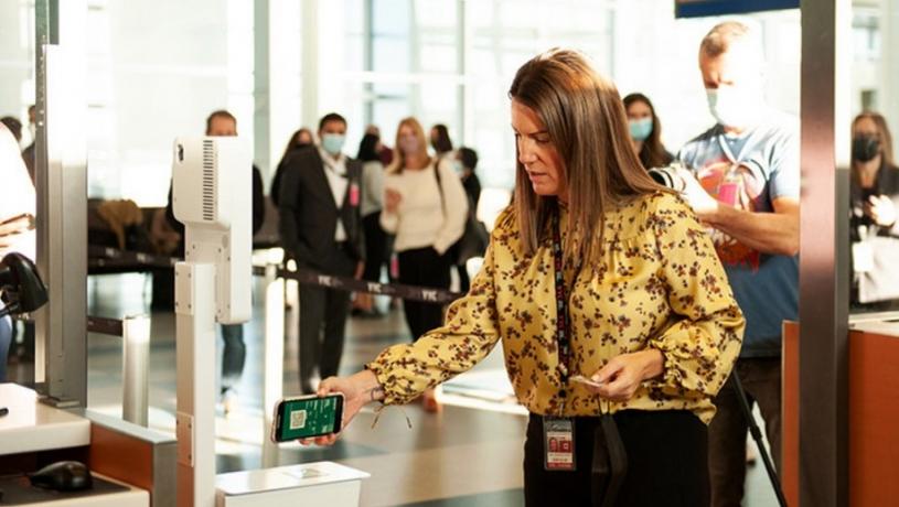西捷和研科在卡加利国际机场试验人脸辨识登机服务。